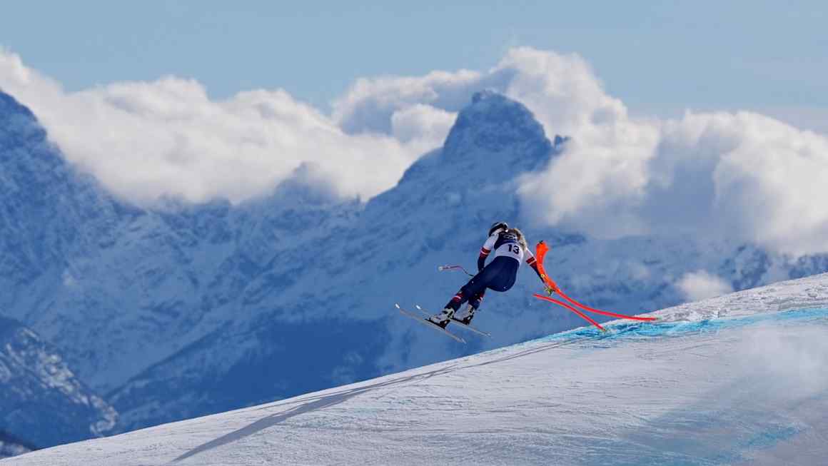 Lindsey Vonn suffers serious crash in Winter Olympics downhill ski race