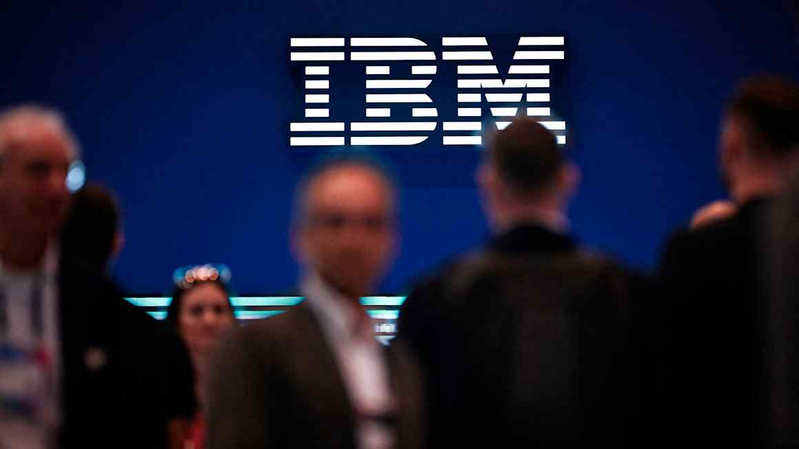 Wall Street turns to complex trades to dodge AI ‘implosions’