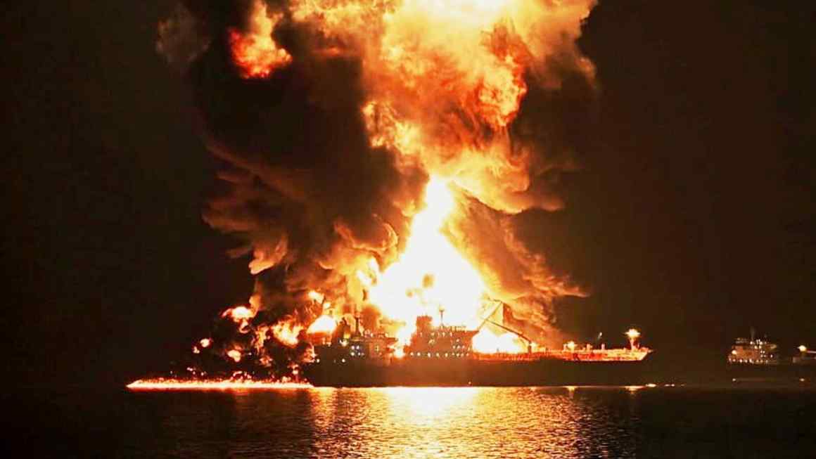 ‘Sitting ducks’: oil tankers trapped in Gulf as Iran widens attacks on shipping