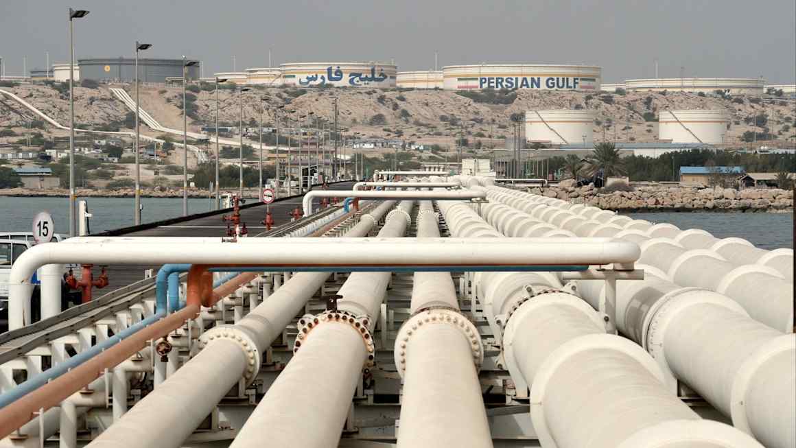 Iran earns oil windfall as US turns blind eye