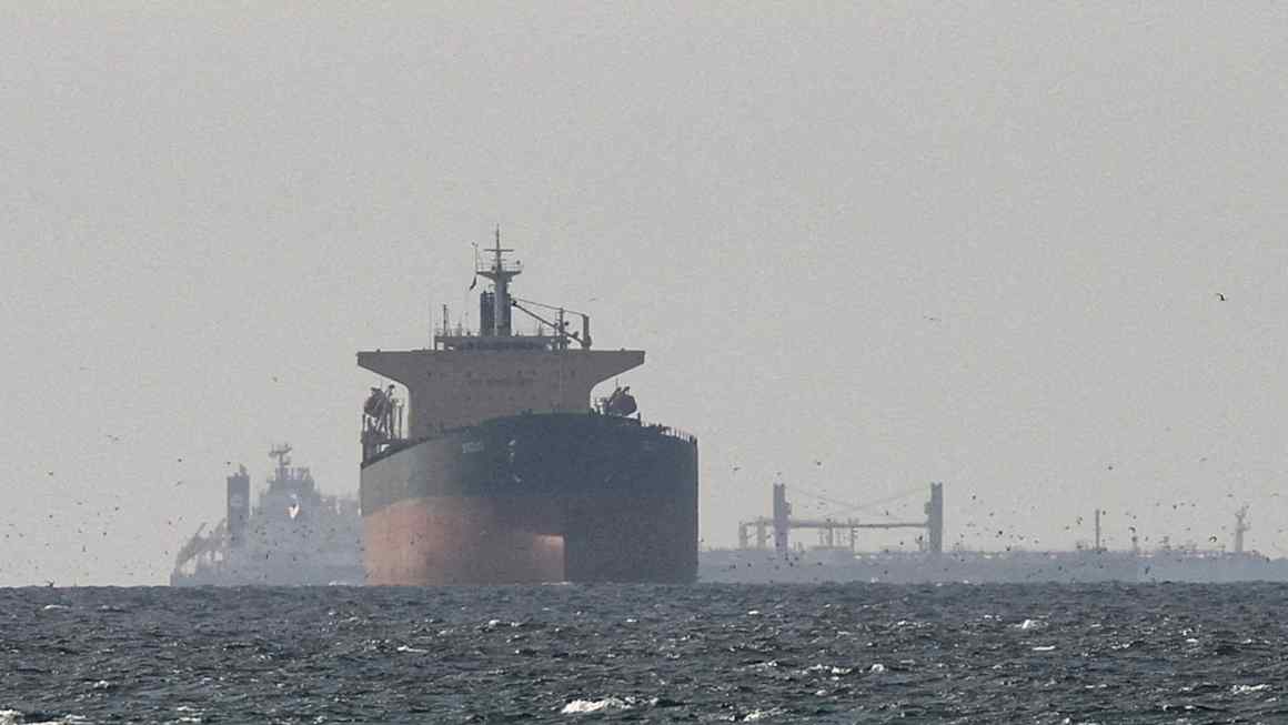 Iran demands crypto fees for ships passing Hormuz during ceasefire
