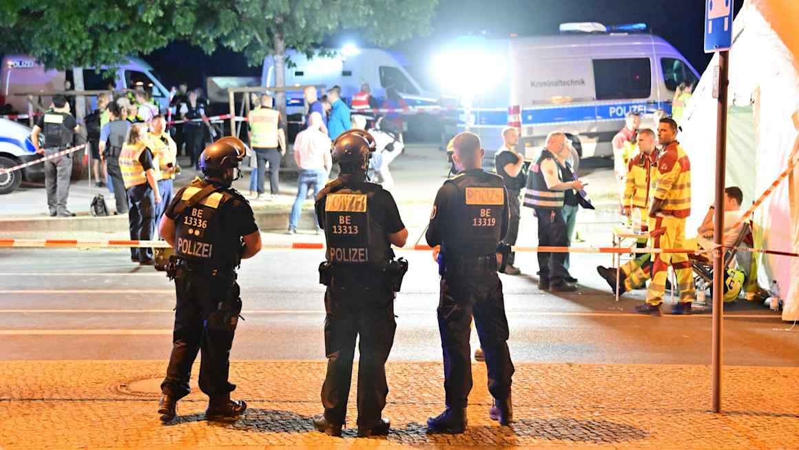 One dead and 16 injured after van drives into Berlin Pride crowd